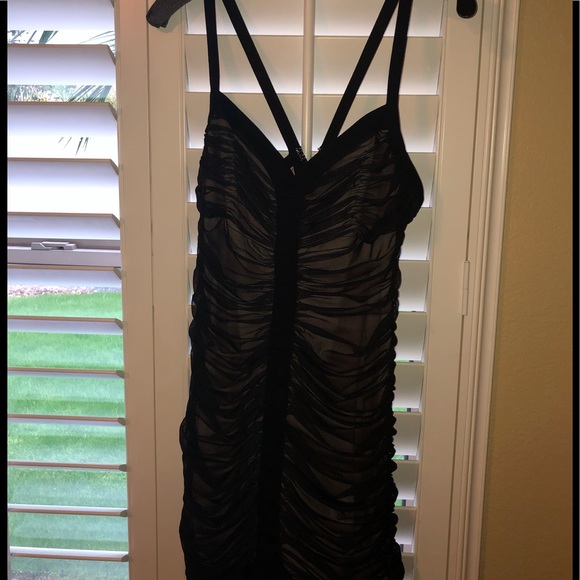 PRICE DROP! Beautiful BCBG dress - Picture 4 of 7